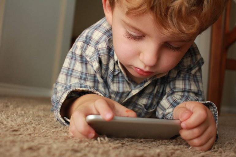 CMI Socialization Image Child with Ipad