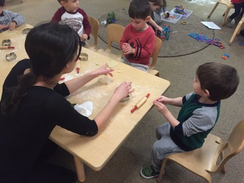 Brotherhood Synagogue teacher and kids crafting