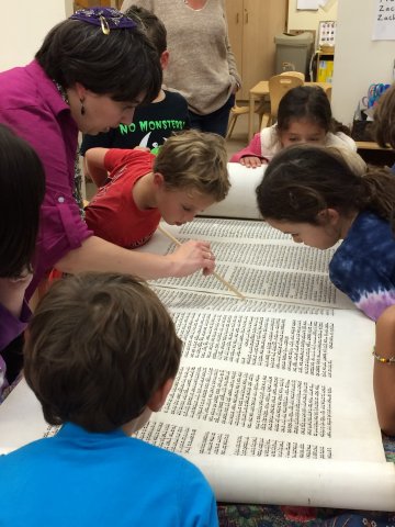 The Mayim Learning Model - Children reading Torah