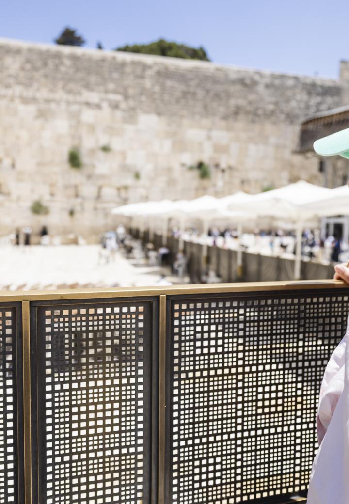 Teen girl looks over at the kotel
